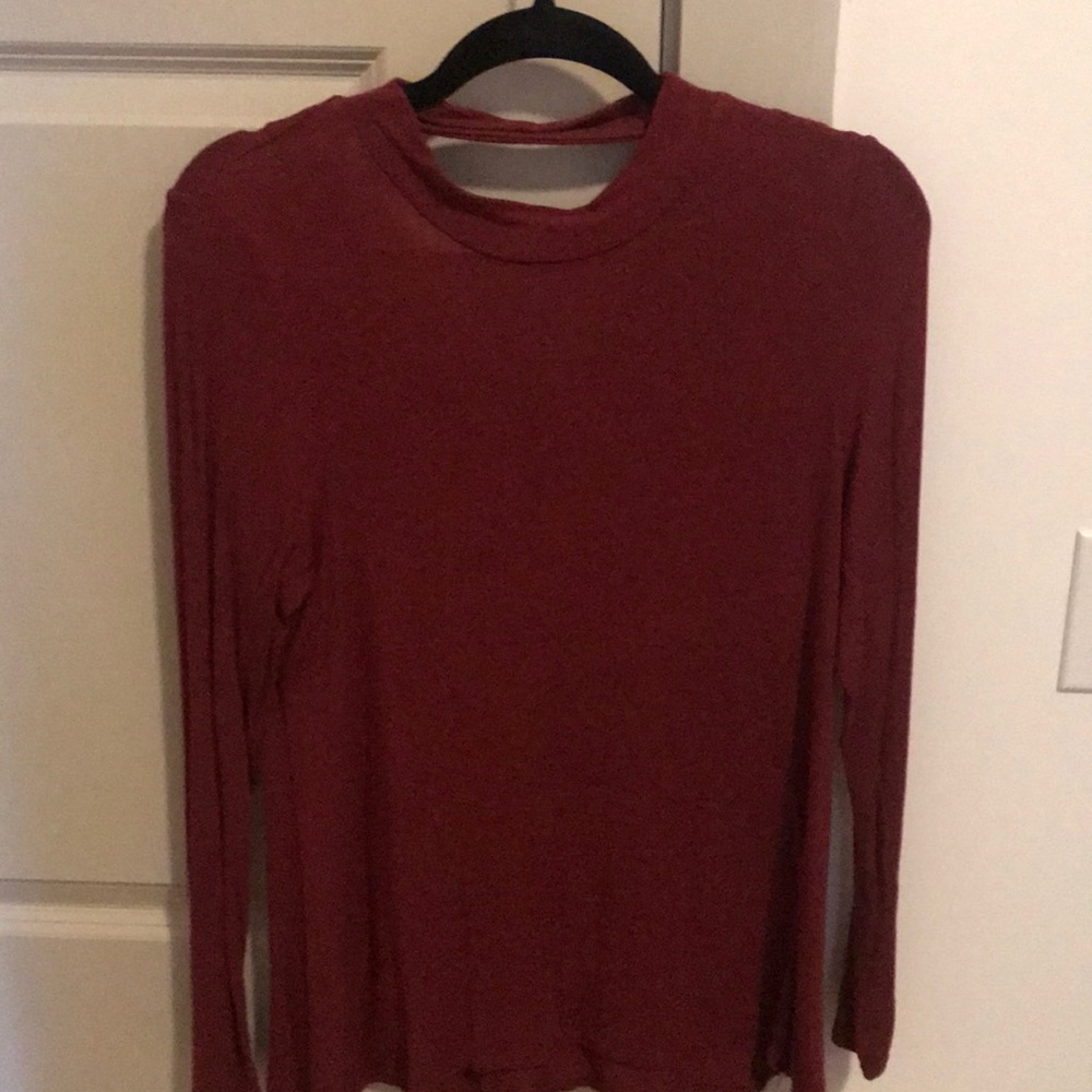 Mossimo long sleeve top with back key cut out